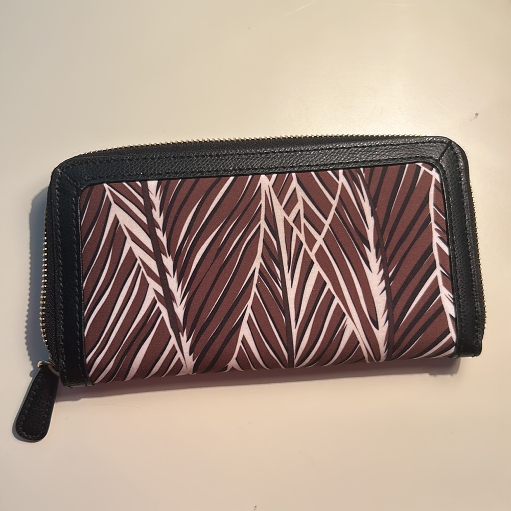 VERA BRADLEY RFID GEORGIA WALLET BANANA LEAVES BROWN BLACK ZIP AROUND CLUTCH - Picture 3 of 3